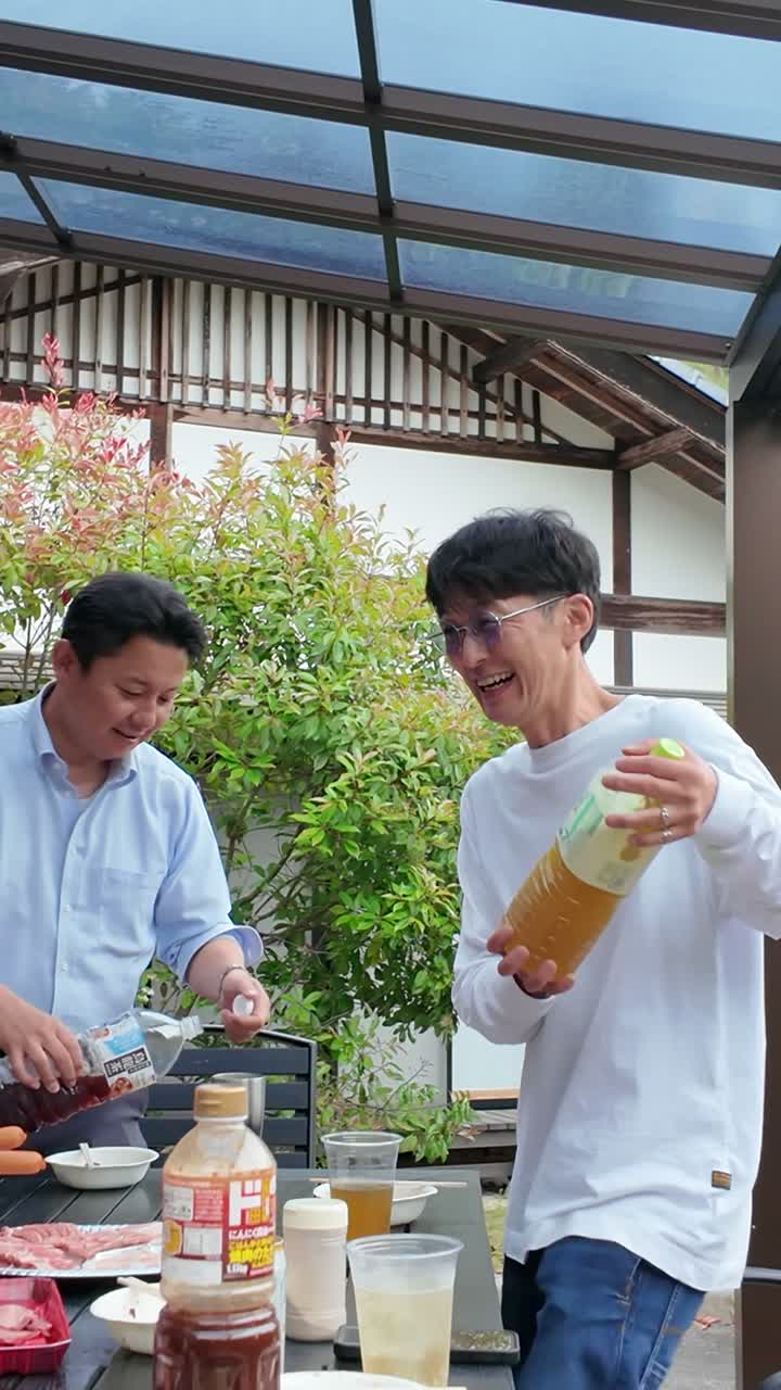 梅松苑の焚き火を囲む夜